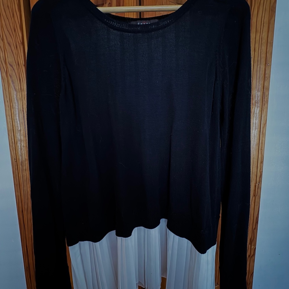 Black and white tunic top